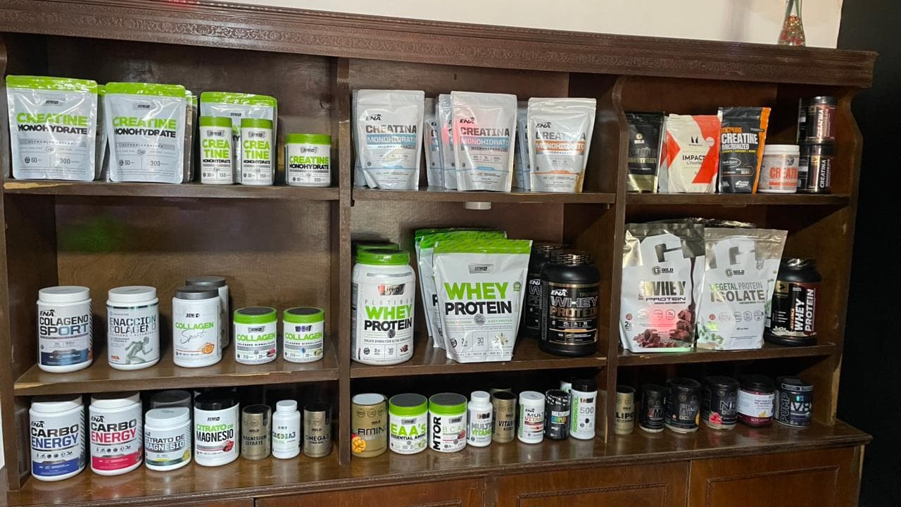 Variedad de suplementos deportivos disponibles en LUB ENERGY